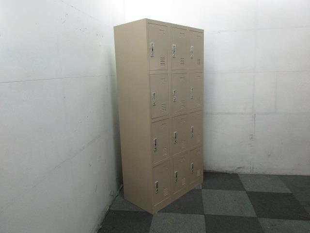 - Staff Locker (12 persons)