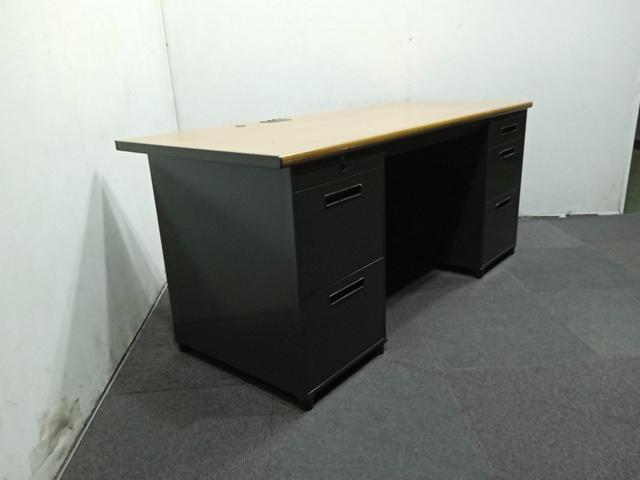 Itoki Desk with Drawers on each side