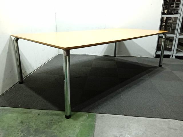 Itoki Meeting Table