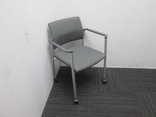 Plus เก้าอี้สำนักงานแบบซ้อนกันได้