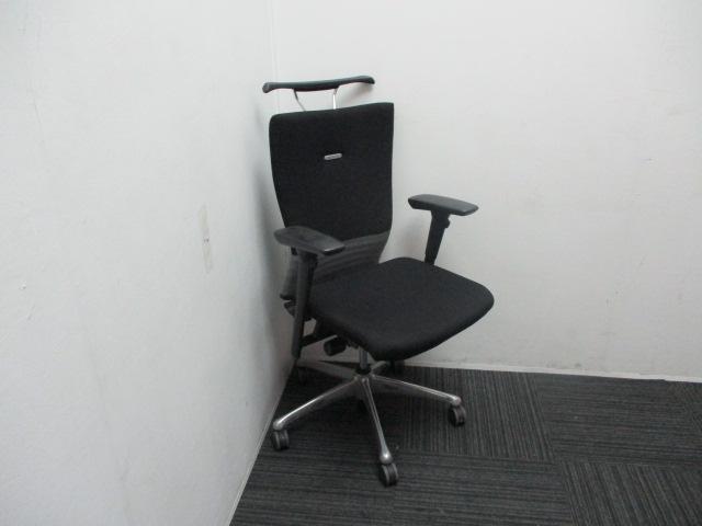 Okamura Office Chair have arms