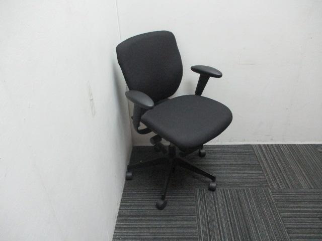 Itoki Office Chair have arms