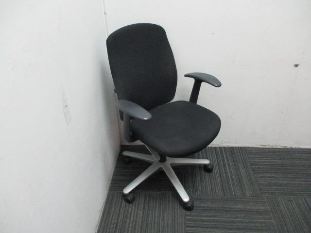 Uchida Office Chair have arms