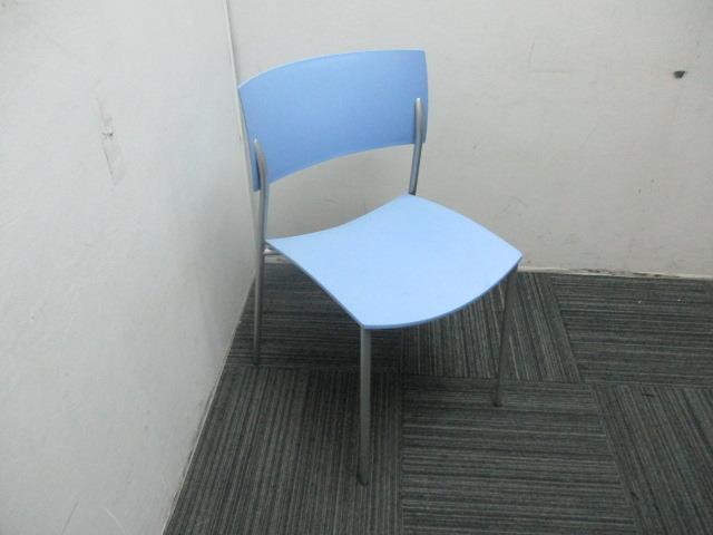 Okamura เก้าอี้สำนักงานแบบซ้อนกันได้