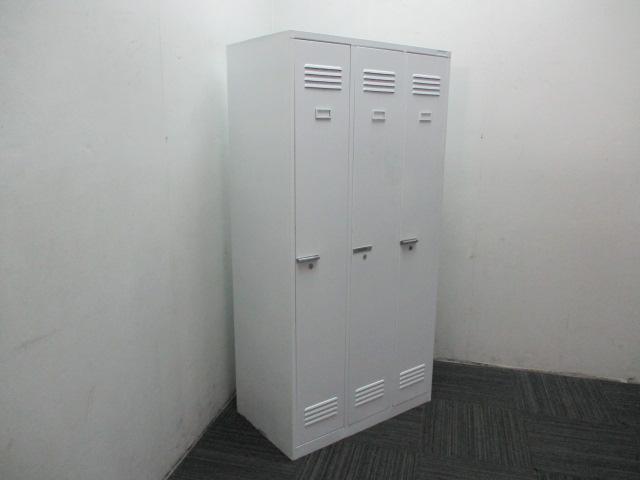 - Staff Locker (3 persons)