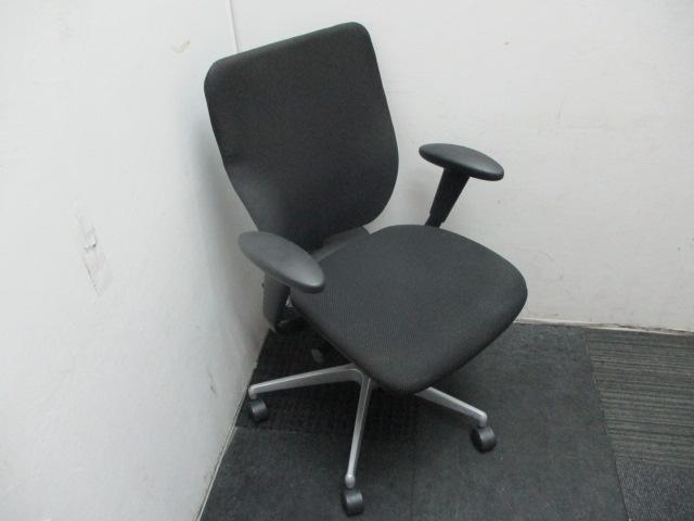 Itoki Office Chair have arms