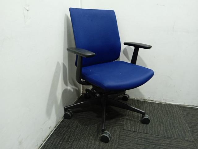 Kokuyo Office Chair have arms