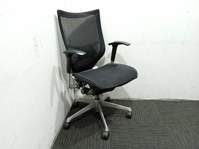 Okamura Office Chair have arms