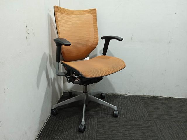 Okamura Office Chair have arms