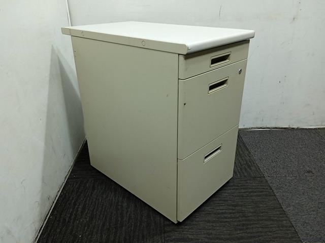 - Side Drawers  (3 Drawers)