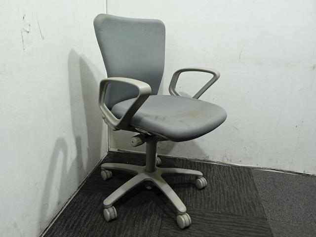 Okamura Office Chair have arms