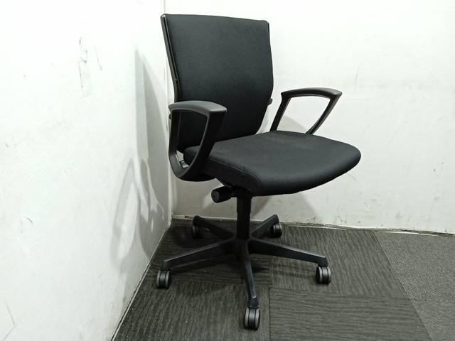 Okamura Office Chair have arms