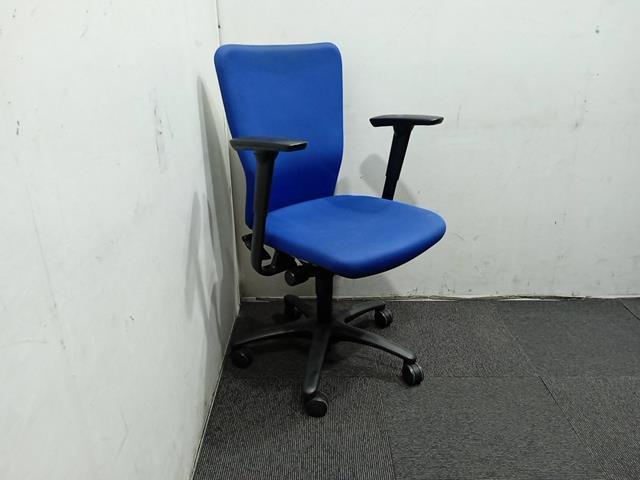 Okamura Office Chair have arms