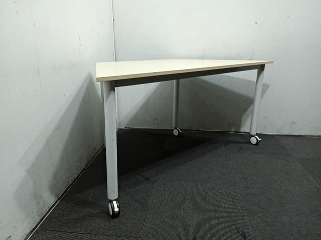 - Corner Desk