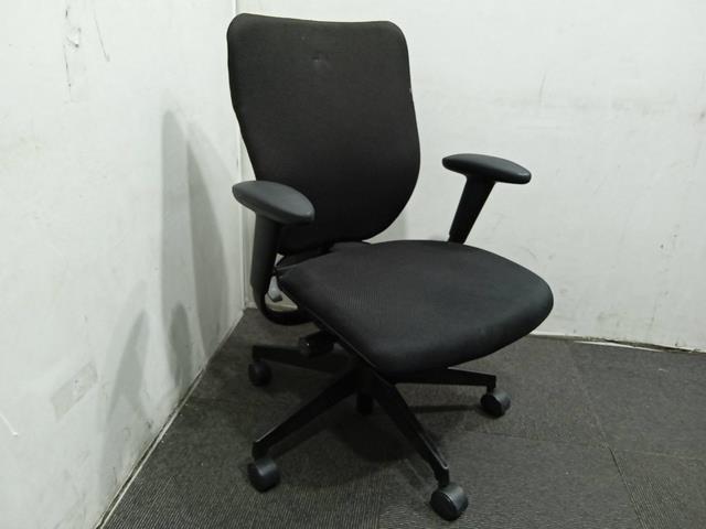 Itoki Office Chair have arms