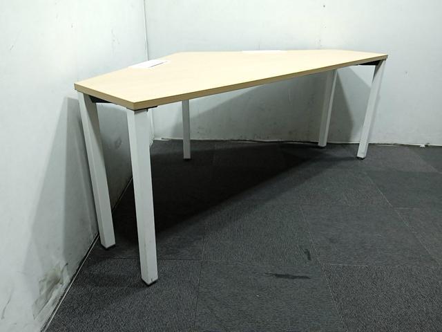- Corner Desk