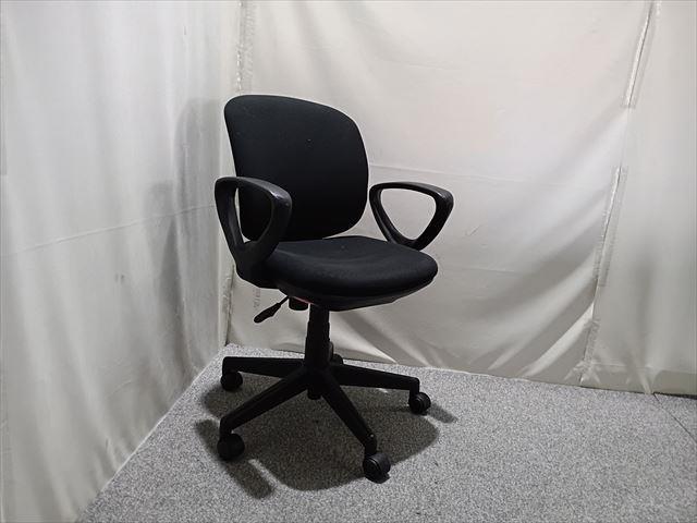 Plus Office Chair have arms